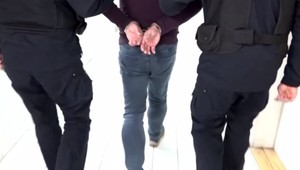 Bezdomovec na základnej škole obťažoval maloletého chlapca