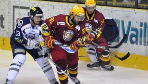 HUSTE.tv: Košice zvládli nájazdy v Trenčíne a vedú v sérii 3:0