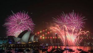 Svet víta nový rok. Ohňostroj v Sydney vyšiel na takmer 4 milióny eur