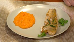 Zubáč na masle a cesnaku s pyré z batatov