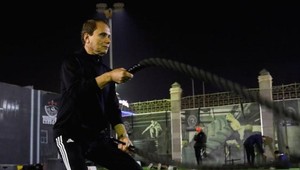 Najstarší strelec gólu pri debute. Má 75 rokov