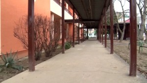 Učiteľa, ktorý je podozrivý zo sexuálneho zneužívania 15-ročnej dcéry, už obvinili