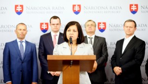 Vláda na zdravotníctve pácha absurdnosti, tvrdí Jurinová
