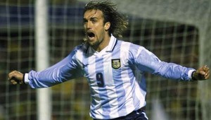 Batistuta žiadal od lekára amputáciu oboch nôh