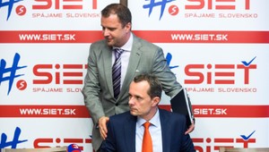 Procházka odvolal prvého podpredsedu strany Andreja Hrnčiara