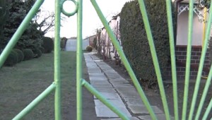 Dôchodkyňu napadol a olúpil 18-ročný mladík. Žena utrpela ťažké zranenia