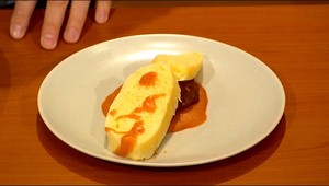 Fašírka s knedľou a rajčinovou omáčkou