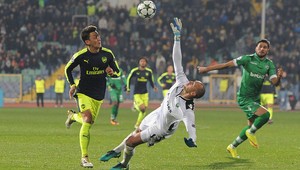 Özilova gólová genialita. Razgradu v závere vykypelo z hrnca