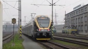 Rušňovodič skolaboval. Pri náraze sa zranilo 15 ľudí