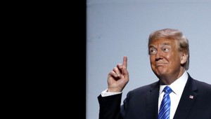 Novinárovi CNN po hádke s Trumpom odobrali akreditáciu. Stačilo, povedal Trump po jeho otázkach