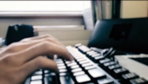 Vydával sa za vešticu a ženám písal, že sú prekliate. Vylákal od nich takmer 70 000 eur