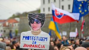 Zrušenie voľby zo zahraničia vyhnalo ľudí do ulíc. Protesty boli aj v Prahe a Bruseli