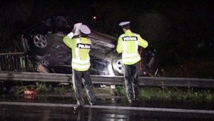 Pri Oškerde havarovali traja kamaráti, dvaja zomreli (†18, †17)