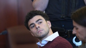 Atentátnik na šéfa poisťovne v New Yorku pred súdom vyhlásil, že je nevinný