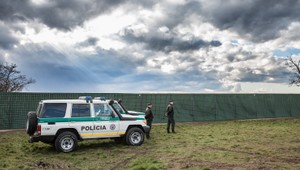 Policajti testovali mobilné bariéry, majú ochrániť Slovensko pred migrantmi