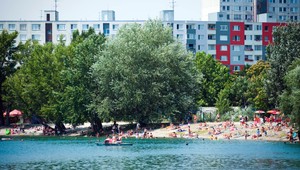 Koniec týždňa bude horúci, pripravte si ale aj dáždniky