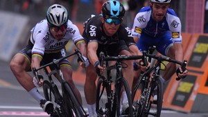 Sagan poriadne šliapol do pedálov, vo finiši ho ale zdolal Kwiatkowski