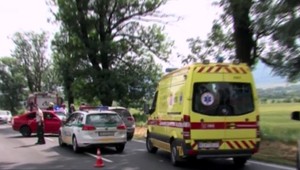 Predbiehanie sa skončilo čelnou zrážkou. Svedkovia hovoria o nebezpečnom manévri