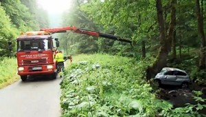 Mladíci sa vracali z chaty. Pri Banskej Bystrici havarovali