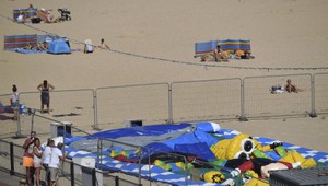 Tragédia na pláži. Malé dievčatko zomrelo po výbuchu nafukovacieho hradu