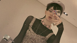 Experimentuje s polročným dieťaťom?! Speváčka ukázala svetu skutočne veľmi zvláštnu praktiku!