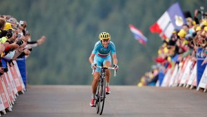 Nibali po víťaznom sóle opäť v žltom tričku, Sagan vyhral prémiu