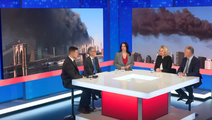 Politický súhrn 24: Od útokov na dvojičky prešlo 25 rokov. Zvládli sme boj proti terorizmu?