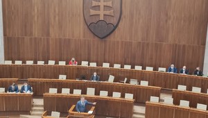 Na rokovaní to opäť vrelo. Opozícia sa pokúsila odvolať Romana Mikulca
