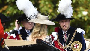 Andrew musí byť formálne odstavený, zlostí sa princ William na strýka