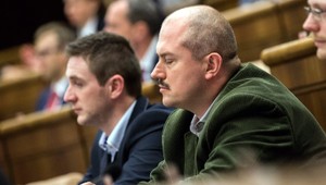 Poslancov ĽSNS vyhostili z rokovacej miestnosti