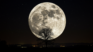 Niečo narazilo do Mesiaca! Záblesk videli v priamom prenose