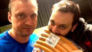 Moderátor Junior sa zvŕta v kuchyni. Uvarí viac, ako párky!