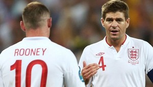 Rooney prevezme od Gerrarda kapitánsku pásku Anglicka