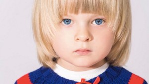 Neuveríte, KOHO je to synček! Pobláznil svet a zarába státisíce