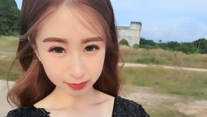 Žena s tvárou bábiky šokovala fotkou brucha: Takto vyzerá po štyroch pôrodoch!