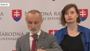 Tlačová beseda strany PS o pláne rozvoja ozbrojených síl