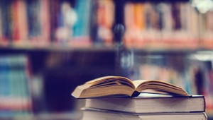 Ponorte sa do sveta kníh, toto sú knižné tipy na dlhé zimné večery