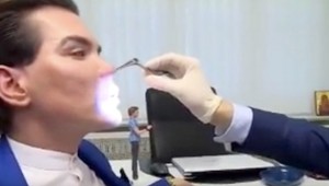 Živý Ken plánuje desiatu plastiku nosa. Už nevládze dýchať