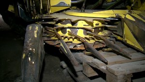 Nehoda v kukuričnom poli. Mladú ženu zrazil kombajn