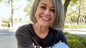 Hejteri ju kritizujú, že je na takéto oblečenie stará! Čo poviete na štýl tejto influencerky vy?