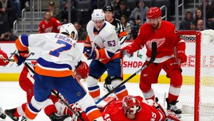 Nevidí sa často. Na zápase NHL sa pobili fanúšikovia