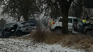 ONLINE: Mrznúci dážď komplikuje dopravu na západe Slovenska, bratislavské letisko zastavilo prevádzku