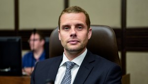 Hlasovanie v EP je debakel. Klusova nominácia bola zlá od začiatku, hodnotí Řádek