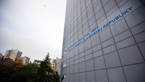 Milióny z eurofondov idú firmám s podozrivými praktikami