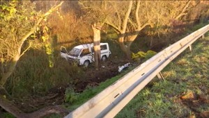 Auto preskočilo zvodidlá