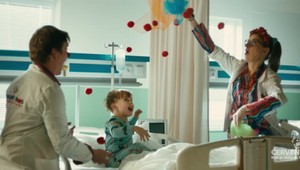 Vráťte fľašu, darujte úsmev: Zákazníci môžu darovať zálohu na podporu zdravotných klaunov