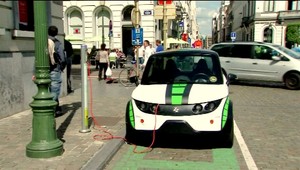 Na Slovensku budeme vyrábať autá na elektrinu. Má to ale malý háčik