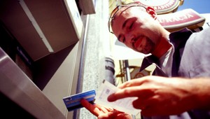 Bankomatová mafia pred súdom. Boli informátormi policajti?