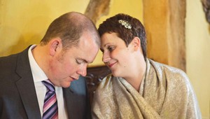 Tak tomu sa povie láska až za hrob. Muž dostáva romantické vyznania od svojej manželky aj dva roky po jej smrti