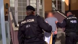 Milan brutálne zaútočil na dvoch kamarátov. Za  dvojnásobný pokus vraždy mu hrozí 20 rokov za mrežami